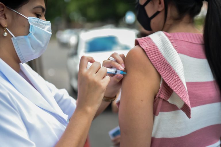 Cartão on-line de vacinação pode ser criado pelo governo