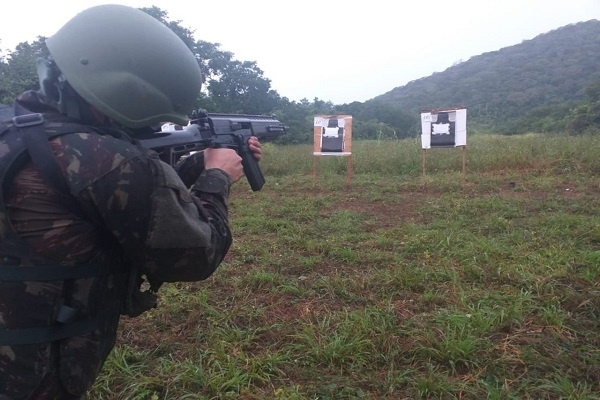 Militares fazem estágio básico de combatente do Pantanal