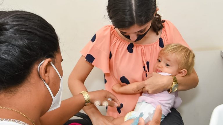 Prefeitura estende até sábado vacinação contra a gripe para crianças de 6 meses a menores de 6 anos