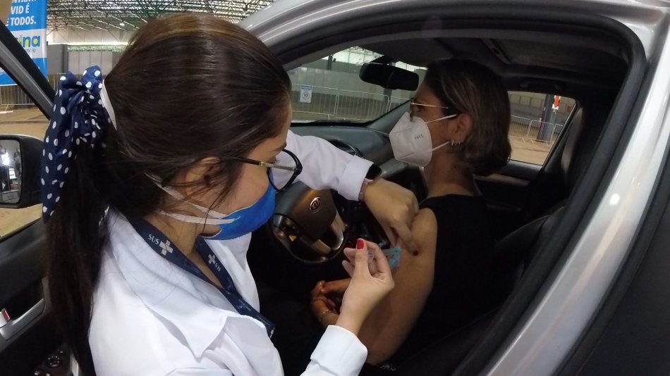 Vacinação no Albano é retomada hoje com horário estendido até 22 horas