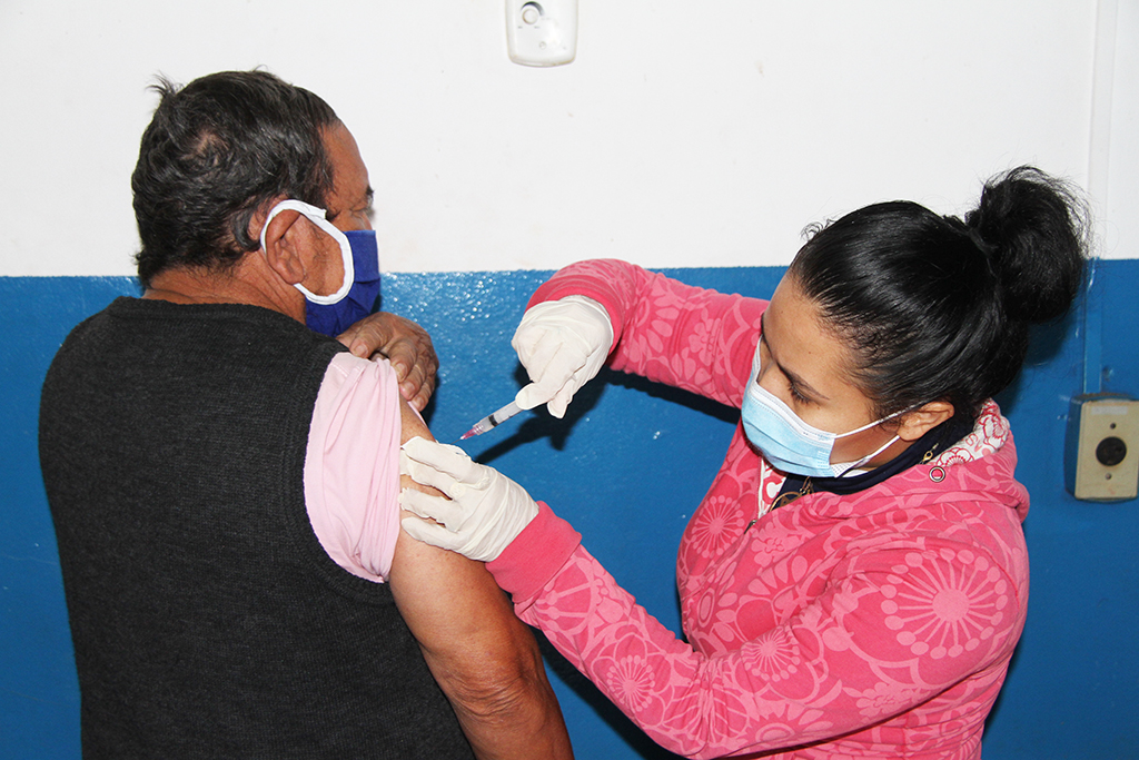 Corumbá retoma vacinação contra a Covid-19 por faixa etária, para pessoas com 55 anos ou mais