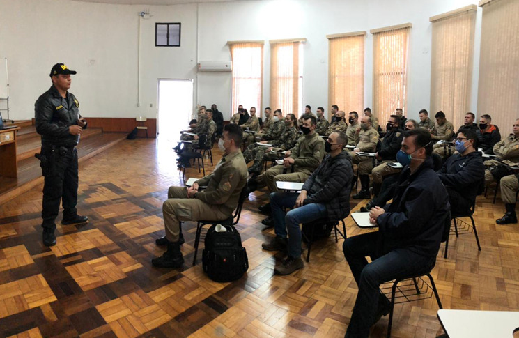 Policiais militares do DOF ministram treinamento operacional em Santa Catarina
