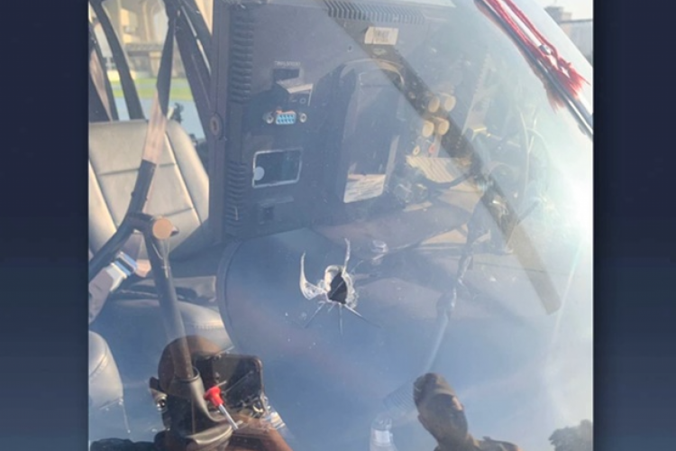 Piloto de helicóptero da Record TV é baleado ao sobrevoar comunidade no Rio de Janeiro