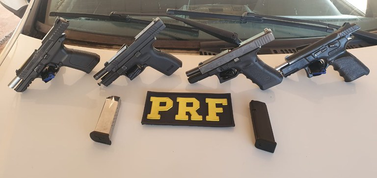 PRF apreende quatro pistolas com casal em Ponta Porã