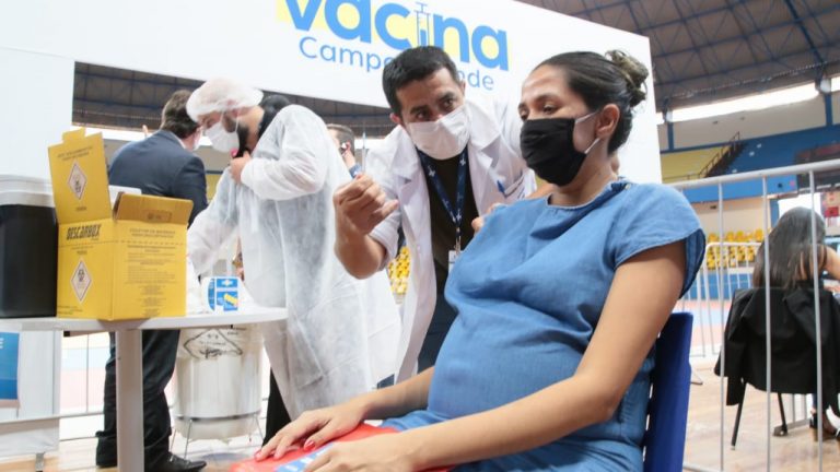 Prefeitura retoma vacinação contra a covid-19 de gestantes e puérperas