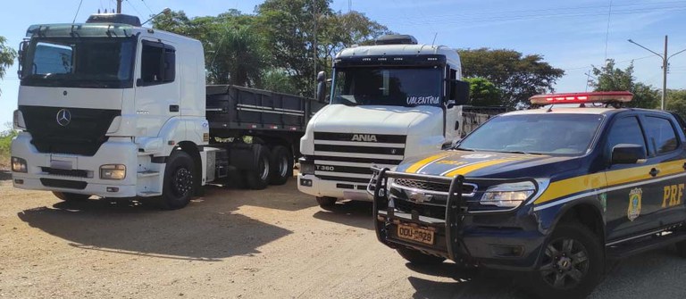 PRF recupera duas carretas em Ivinhema