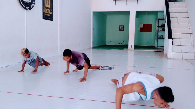 Prefeitura vai oferecer aulas gratuitas de Muay Thai e Kickboxing para moradores da região do bairro São Conrado