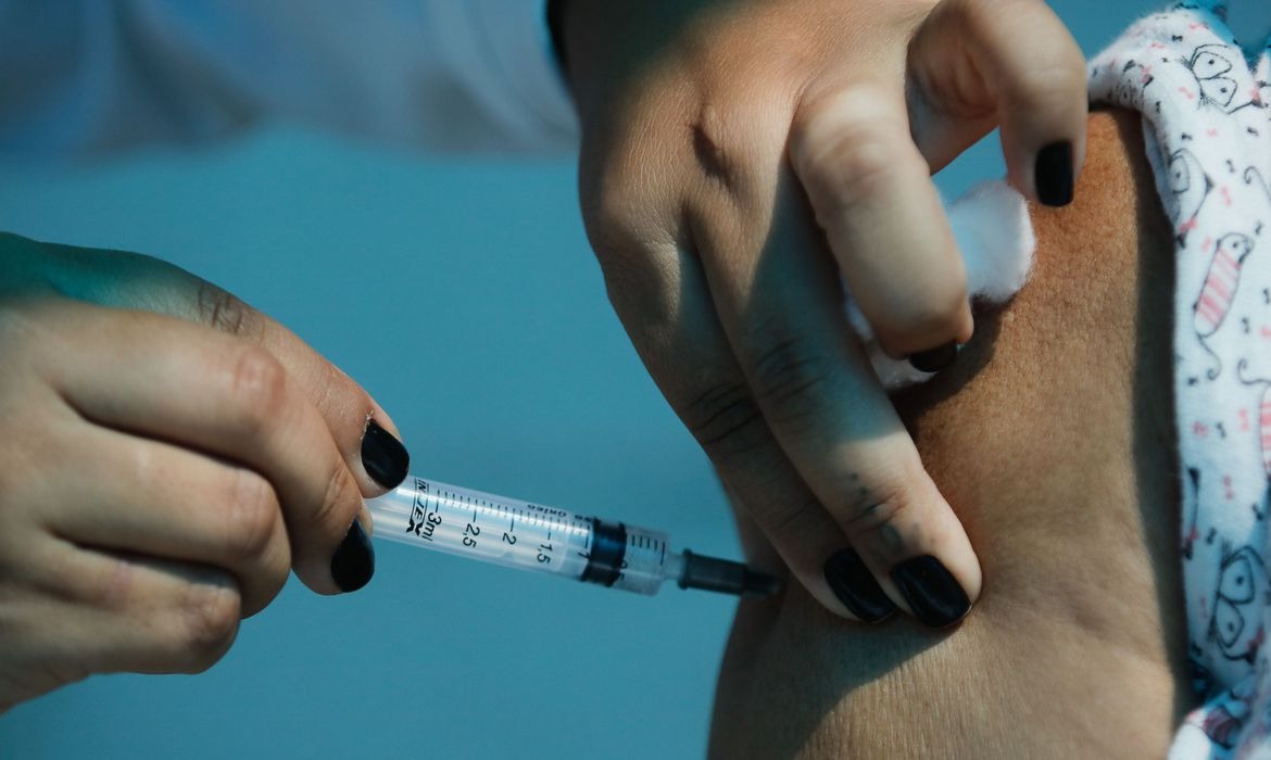Vacinação contra a Covid-19 continua nesta semana em Dourados; Veja locais