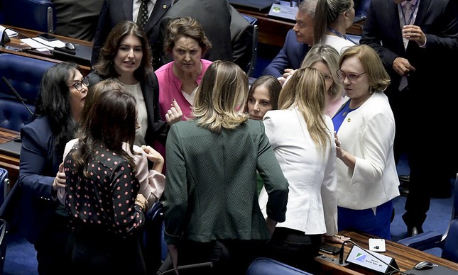 Projeto garante vaga para mulheres nas comissões do Senado