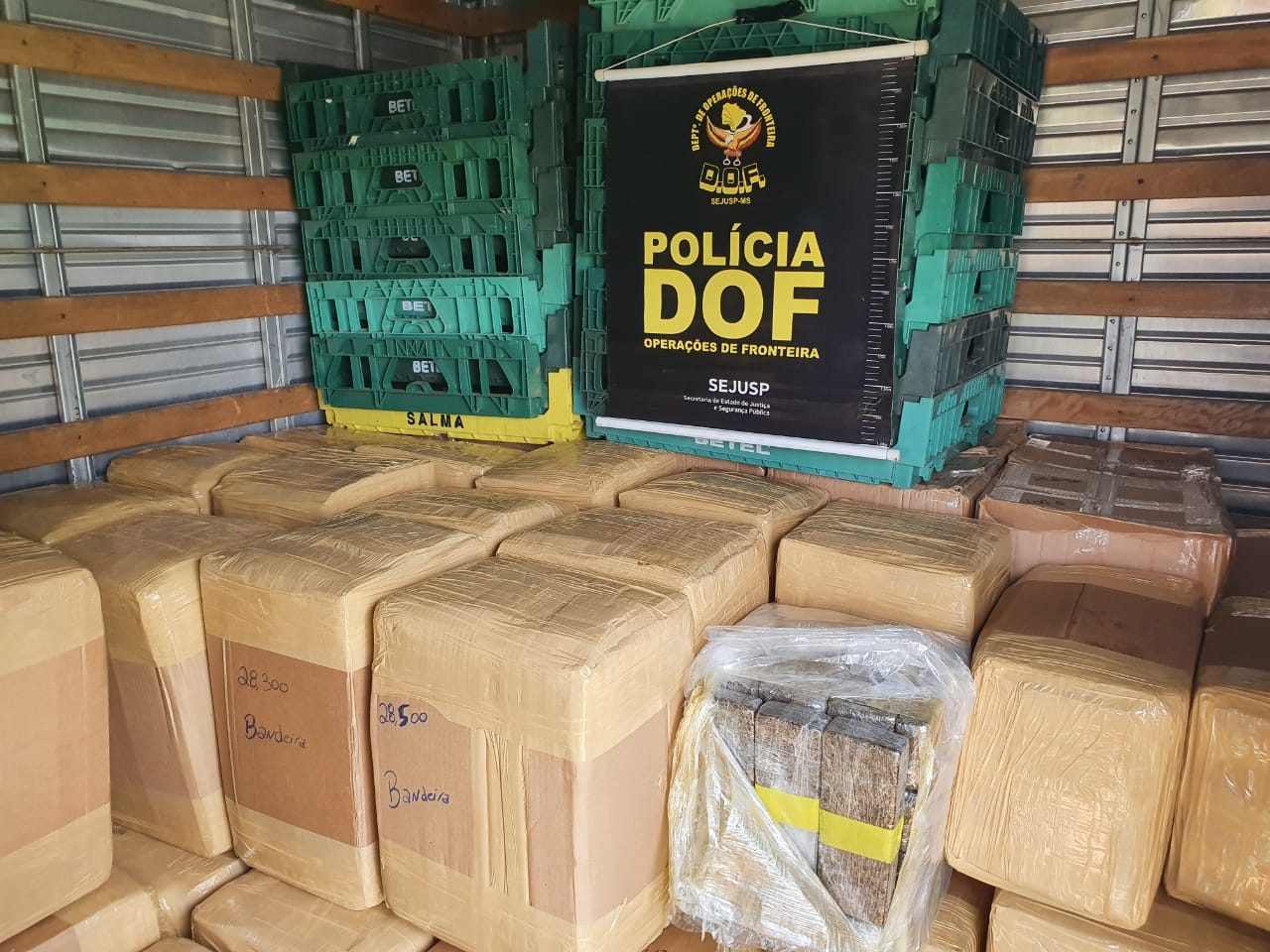 Caminhão que seguia para Campo Grande com quase três toneladas de maconha foi apreendido pelo DOF durante a Operação Hórus