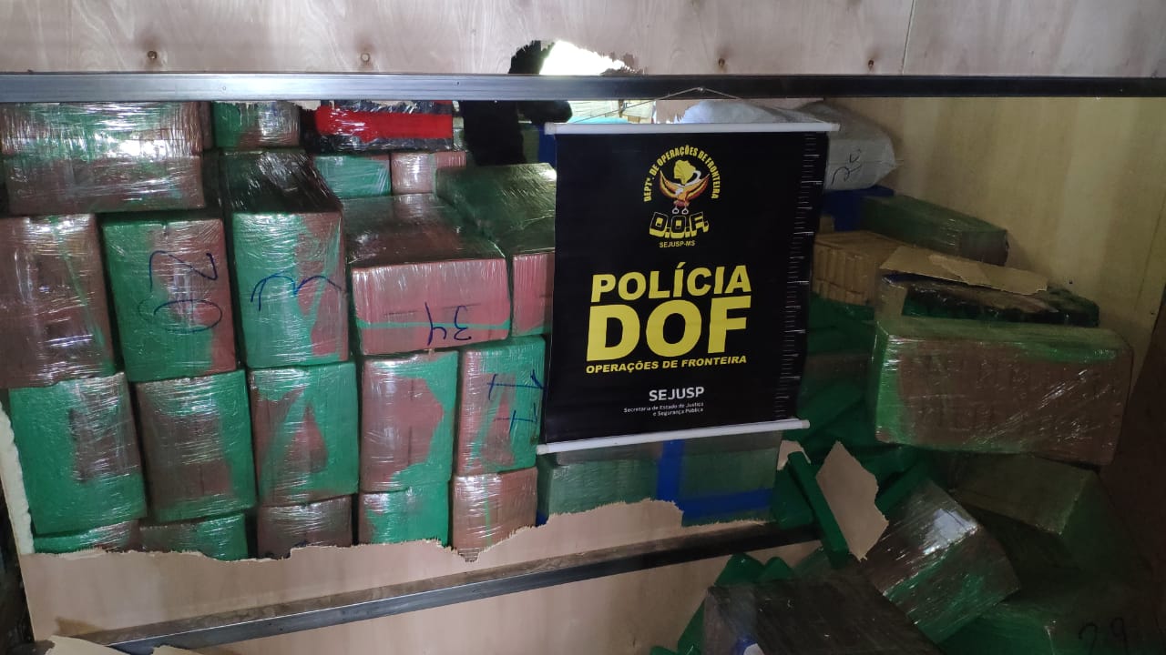 Caminhão que seguia para São Paulo com três toneladas de maconha foi apreendido pelo DOF durante a Operação Hórus