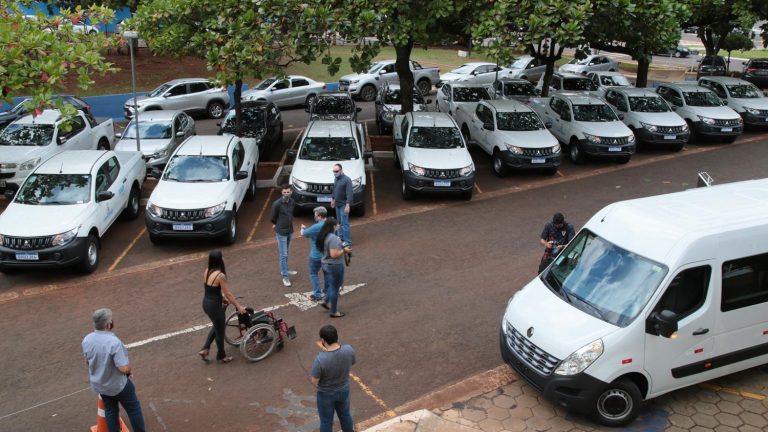 Prefeitura entrega veículos para secretarias e melhora logística de serviços
