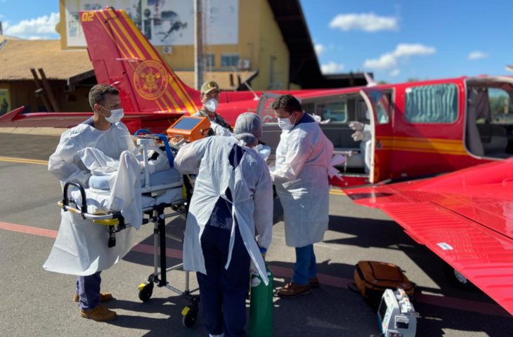 Em ajuda humanitária, oito pacientes de Dourados são transferidos para Rondônia