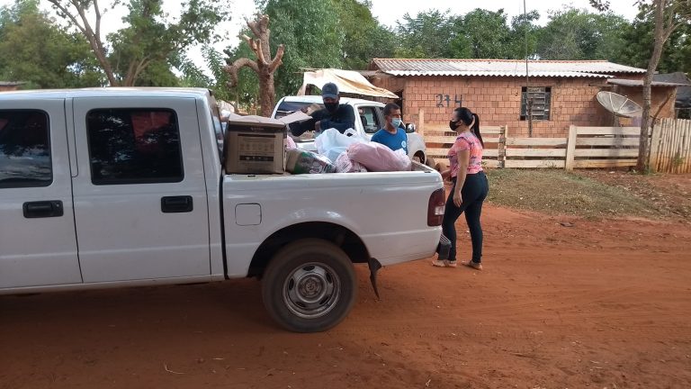 FAC entrega cobertores e cestas básicas para famílias de Anhanduí e assentamento