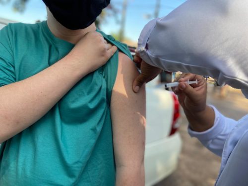 Dourados vacina adolescentes com comorbidades, gestantes e puérperas nesta quinta e sexta-feira