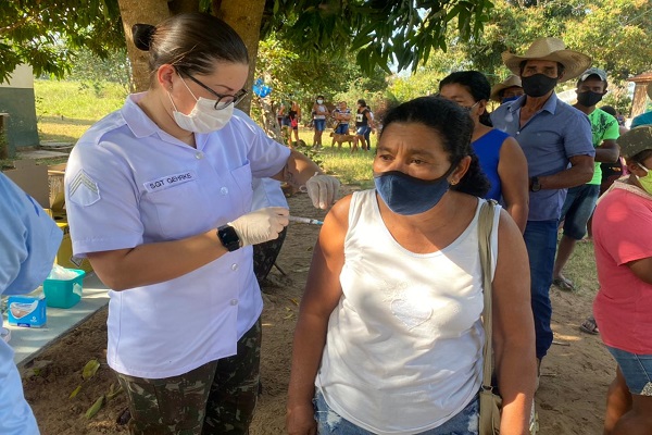 Aeronaves do Exército apoiam vacinação no Pantanal