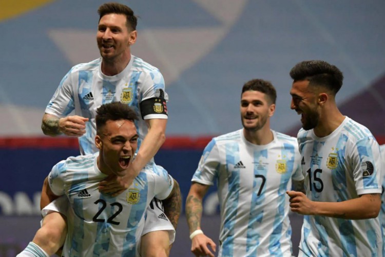 Nos pênaltis, Argentina bate Colômbia e enfrenta Brasil na final da Copa América