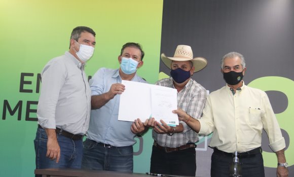 Deputado Eduardo Rocha assina liberação de emenda no valor de R$ 240 mil para Três Lagoas