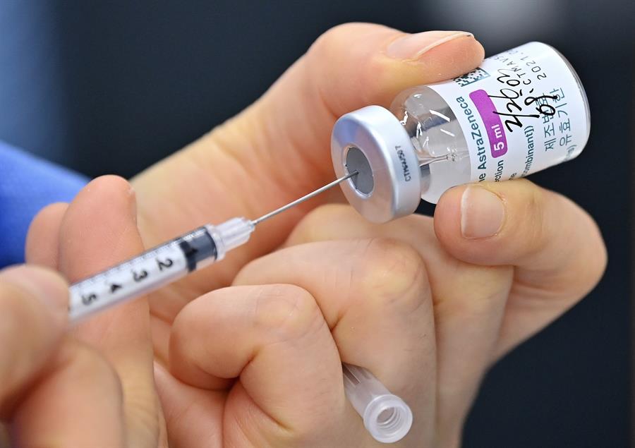 Vacina da AstraZeneca tem proteção de 93,6% contra mortes por Covid-19