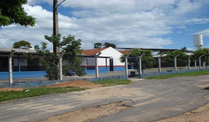 Governo fará reforma geral da Escola Inácio Silvestre Monteiro, na área rural de Caracol
