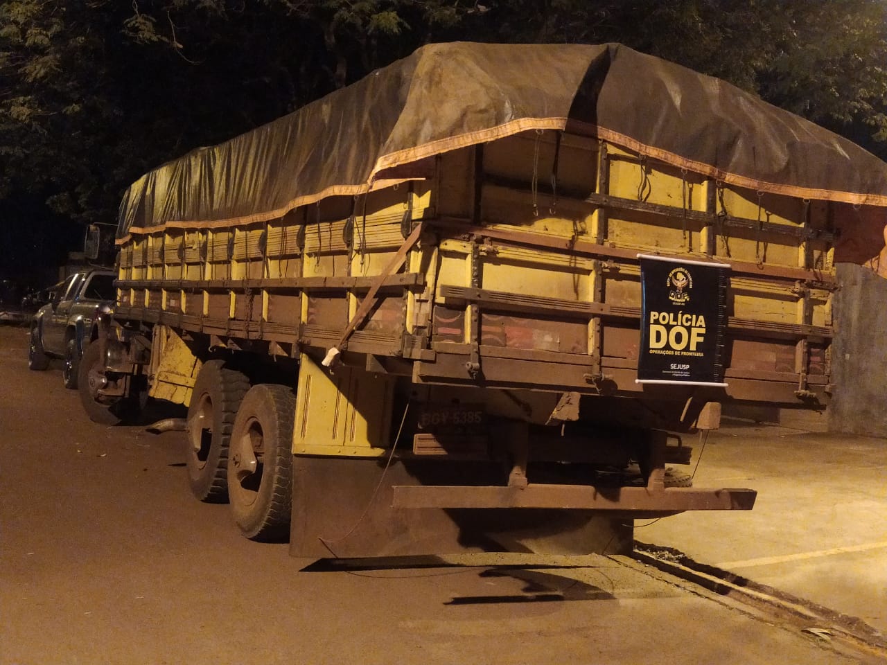 Caminhão carregado com cigarros contrabandeados do Paraguai foi apreendido pelo DOF durante a Operação Hórus