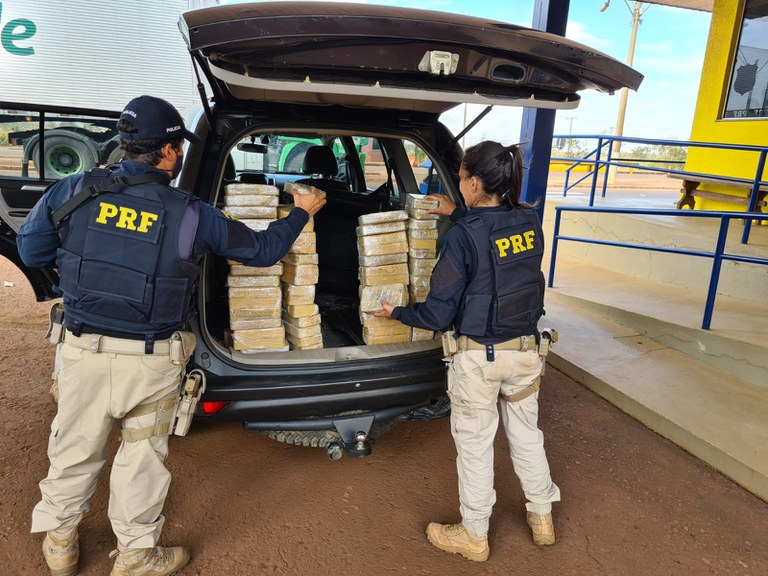 PRF apreende 61 Kg de pasta base de cocaína em Rio Brilhante