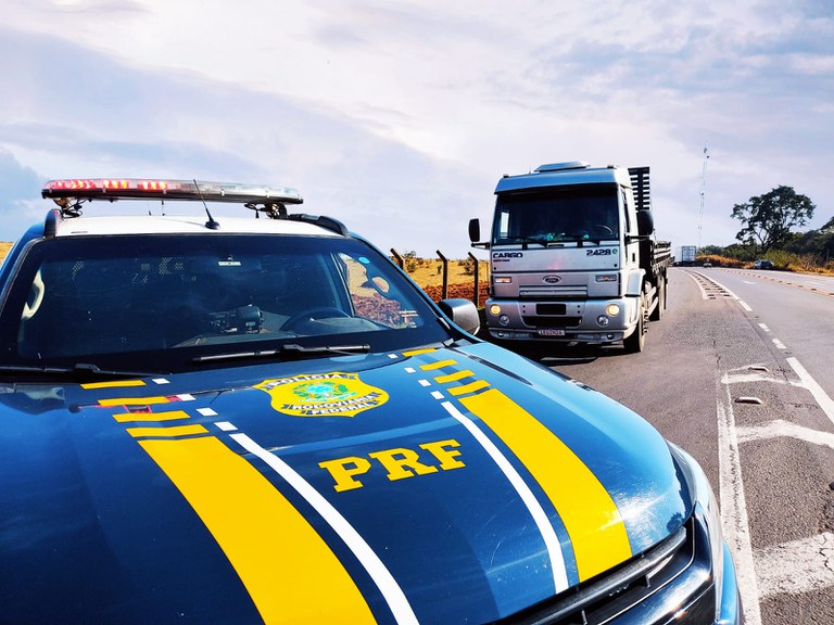 PRF recupera em Campo Grande caminhão de vítima mantida refém no MT