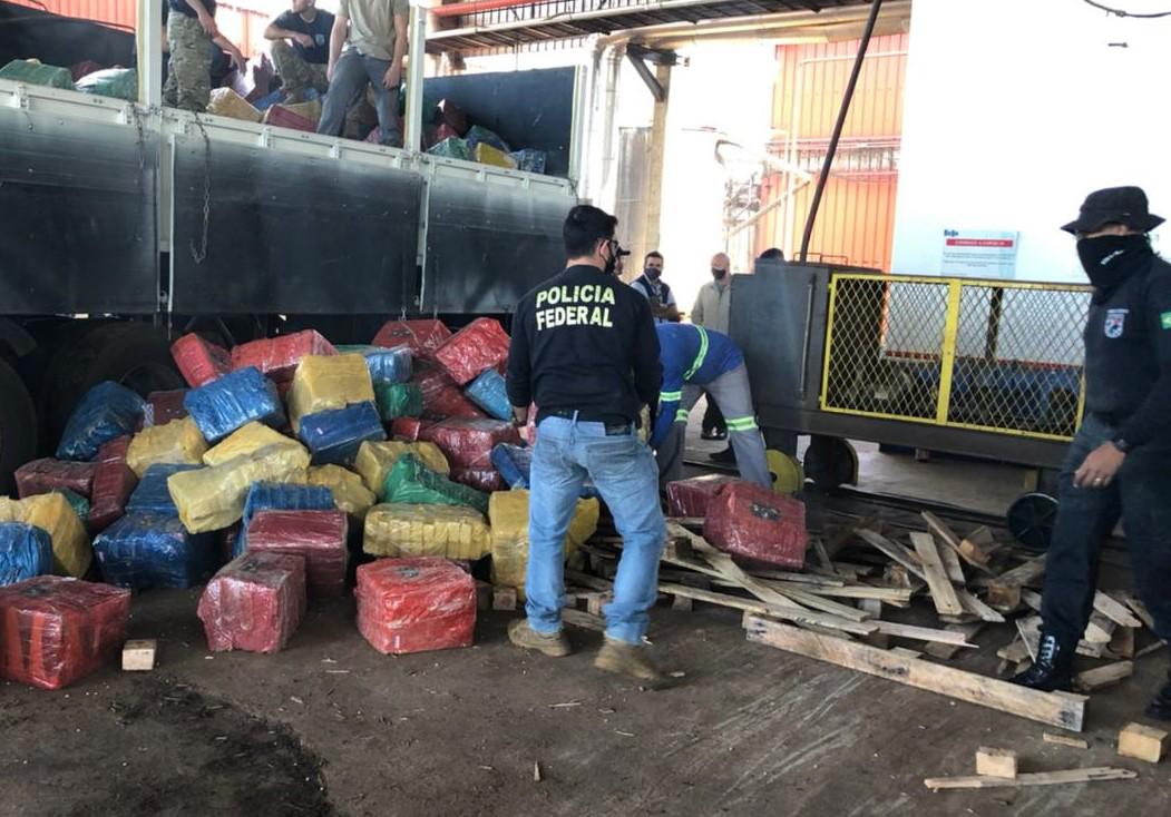 Polícia Federal incinera 14 toneladas de entorpecentes em Naviraí