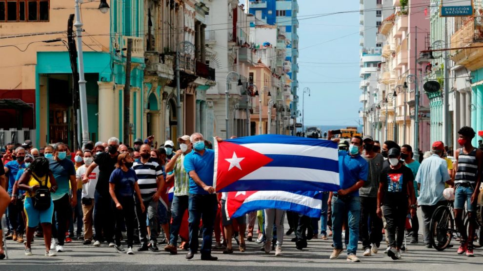 Presidente de Cuba atribui protestos à ‘asfixia econômica’ dos EUA