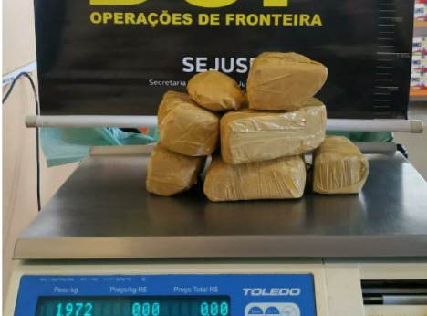 Mulher que seguia para o Rio Grande do Sul com pasta base de cocaína foi presa pelo DOF durante a Operação Hórus
