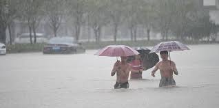 ‘Maior tempestade em mil anos’ mata pelo menos 25 pessoas na China