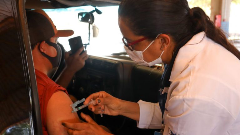 Prefeitura abre vacinação contra a covid-19 para pessoas com 35 anos ou mais nesta sexta-feira