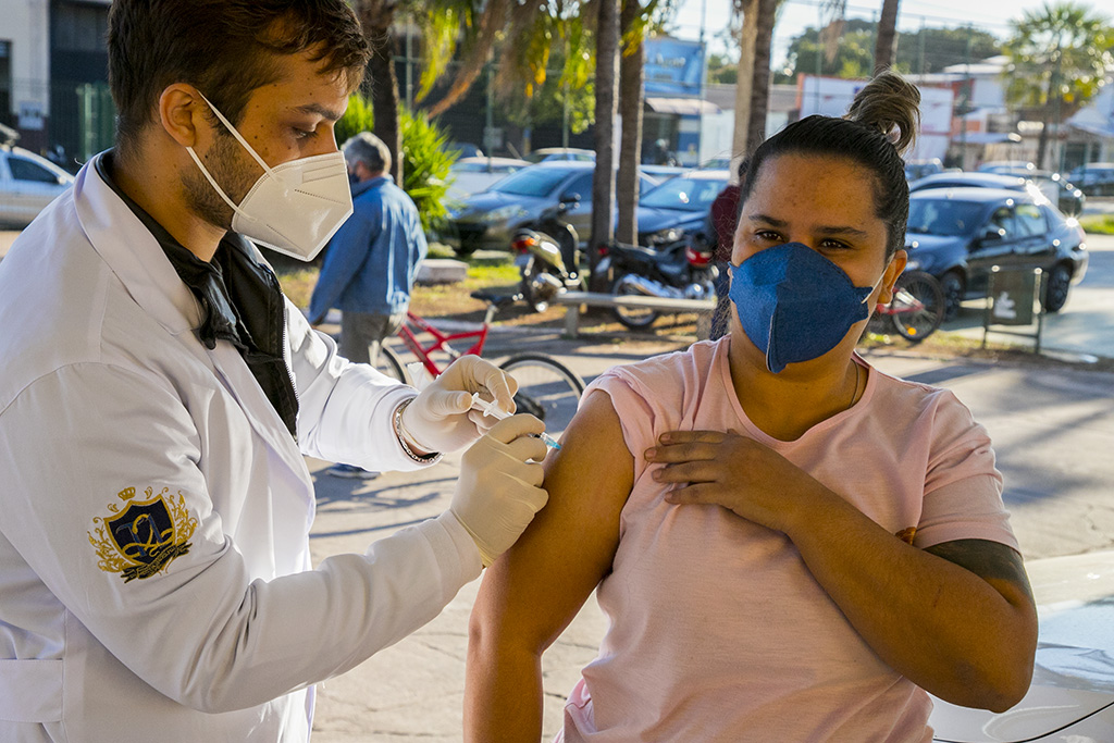 Mais de 60 mil pessoas com mais de 18 anos já foram vacinadas em Corumbá