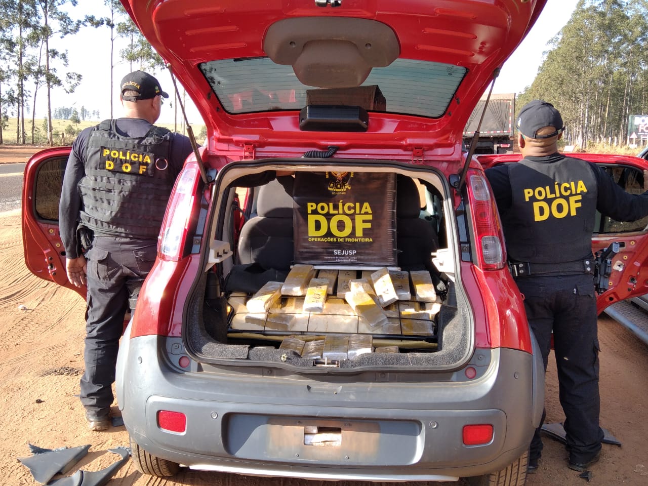 Veículo roubado no Rio de Janeiro foi recuperado pelo DOF carregado com mais de 70 quilos de maconha durante a Operação Hórus