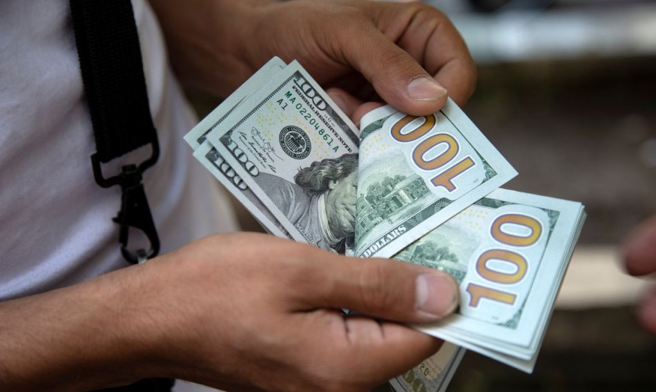 Temor com variante Delta eleva dólar para R$ 5,25