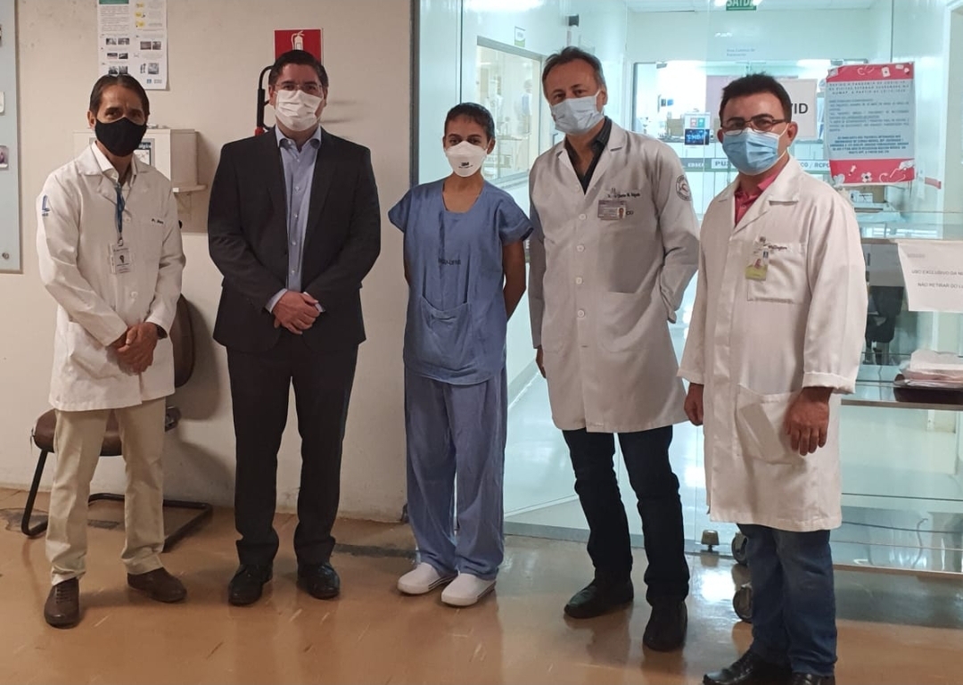 Victor Rocha homenageia equipe do HU por acolhimento a pacientes da covid