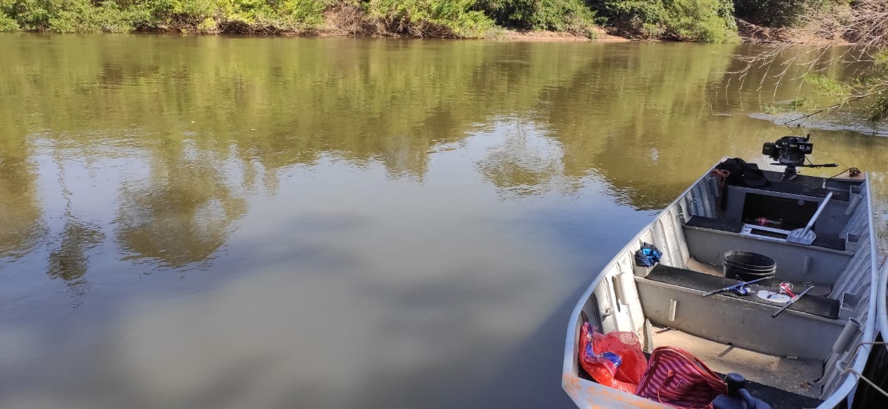 Polícia Militar Ambiental de Aquidauana autua dois pescadores paulistas por pesca ilegal e apreende, barco, motor e petrechos de pesca