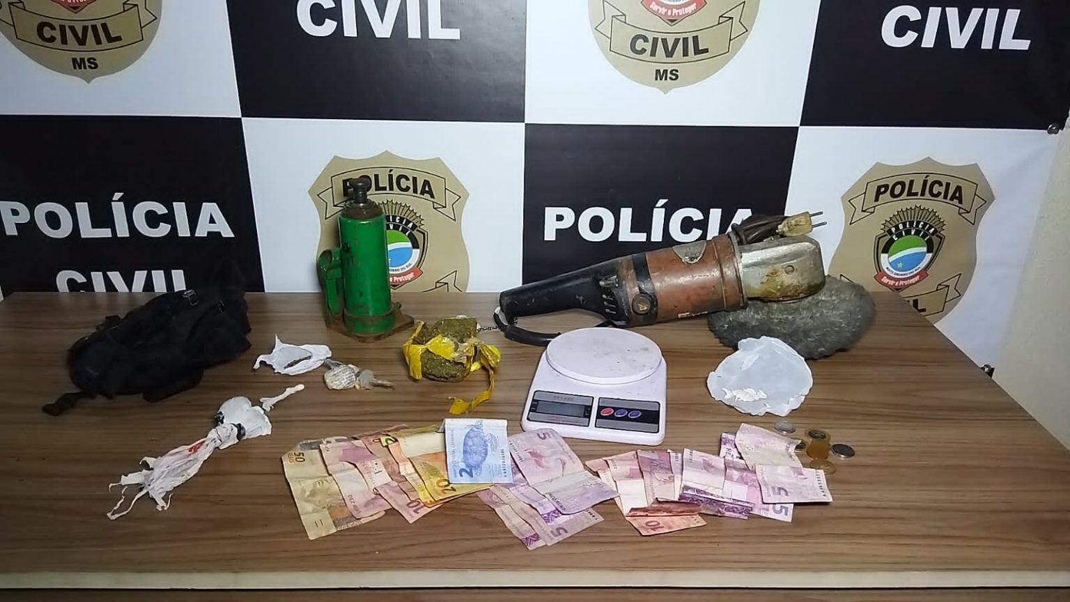 Polícia Civil fecha ponto de venda de drogas próximo à escola em Dourados