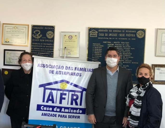Victor Rocha visita associação beneficente das famílias de rotarianos da Capital