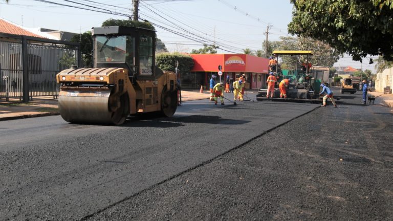 Rua santana recebe asfalto novo e prefeitura atinge 42 km de recapeamento em 4 meses