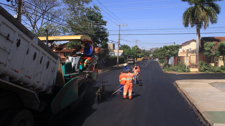 Prefeitura inicia nova etapa de recapeamento para recuperar 20 km de importantes ruas