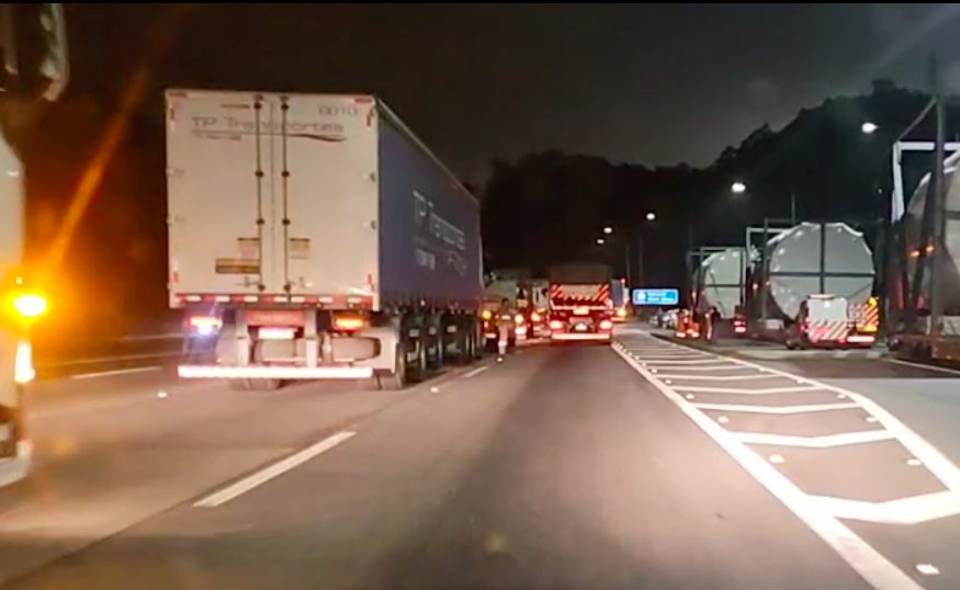 Caminhoneiros fazem bloqueios em rodovias de ao menos 15 Estados do país