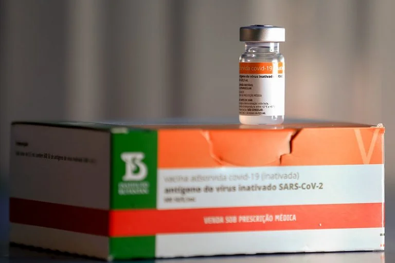 Canadá libera entrada de brasileiros vacinados, exceto com a CoronaVac