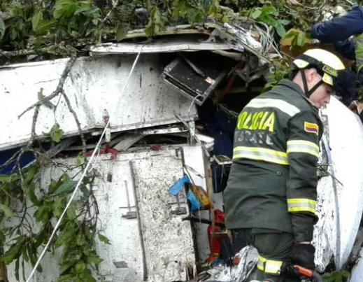 Acidente com 71 mortes: controladora do voo da Chapecoense é presa em Corumbá