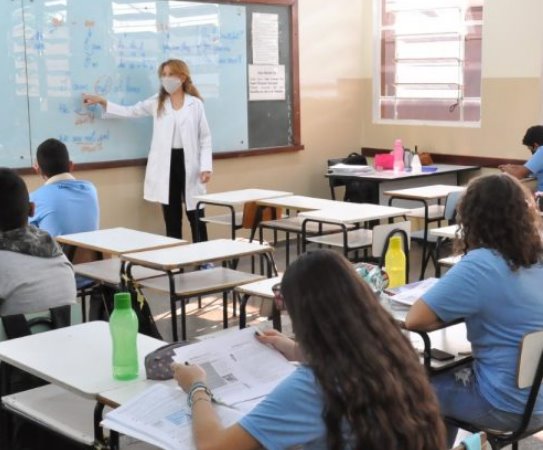 Prefeitura convoca para posse 23 professores aprovados em concurso público de 2016