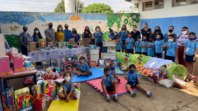 Escolas da reme recebem doação de brinquedos, livros e equipamentos