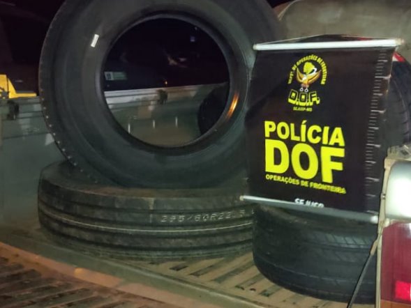 Camionete carregada com pneus contrabandeados do Paraguai foi apreendida pelo DOF durante a Operação Hórus