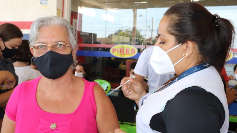 Itinerante em supermercado no Paulo Coelho Machado vacinou mais de 870 pessoas contra a covid-19