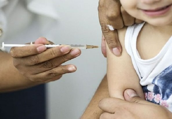 Surto de coqueluche na fronteira gera alerta sobre necessidade de vacinação em crianças