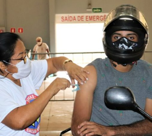 Feriado tem plantão de vacinação contra a covid-19 em Campo Grande; confira quem deve se vacinar